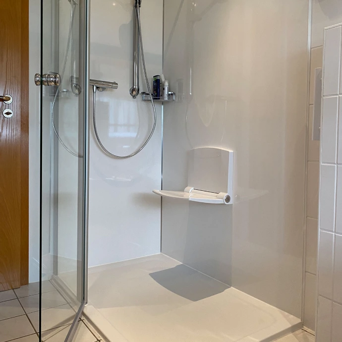 Badsanierung - Dusche mit Sitz